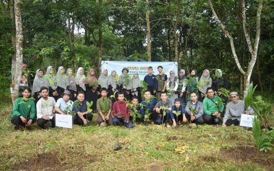 Relawan Nusantara Bersama LAZ Harfa dan Sekolah Alam Bahriatul Ulum Tanam 1.000 Pohon untuk Lingkungan