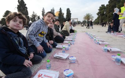LUASKAN MANFAAT: BUKA BERSAMA YATIM DAN DHUAFA PALESTINA DI MASJID AL-AQSA