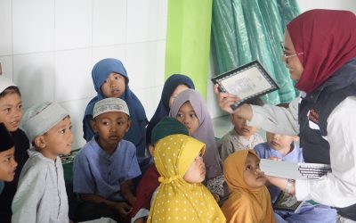 Luaskan Manfaat: Relawan Nusantara Salurkan Mushaf Al-Qur’an dan Buku Iqra di Wangunsari