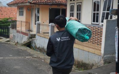 RELAWAN NUSANTARA MENYALURKAN SARANA IBADAH DI CIGINTUNG