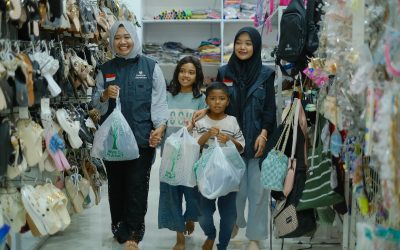 Luaskan Manfaat: Relawan Nusantara Ajak Anak Yatim Belanja Baju Lebaran