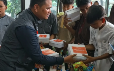 LUASKAN MANFAAT, RELAWAN NUSANTARA SALURKAN 80 PAKET FIDYAH UNTUK YATIM DHUAFA DI CICALENGKA