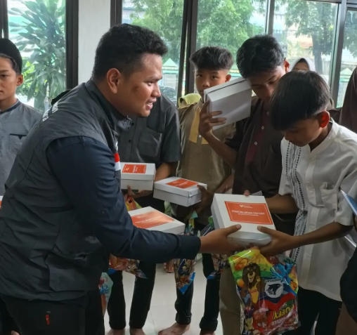LUASKAN MANFAAT, RELAWAN NUSANTARA SALURKAN 80 PAKET FIDYAH UNTUK YATIM DHUAFA DI CICALENGKA