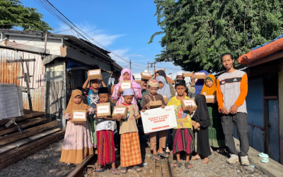 Luaskan Manfaat: Kebahagiaan Ramadhan untuk Anak-Anal TPQ di Pinggir Rel Kereta Api Surabaya