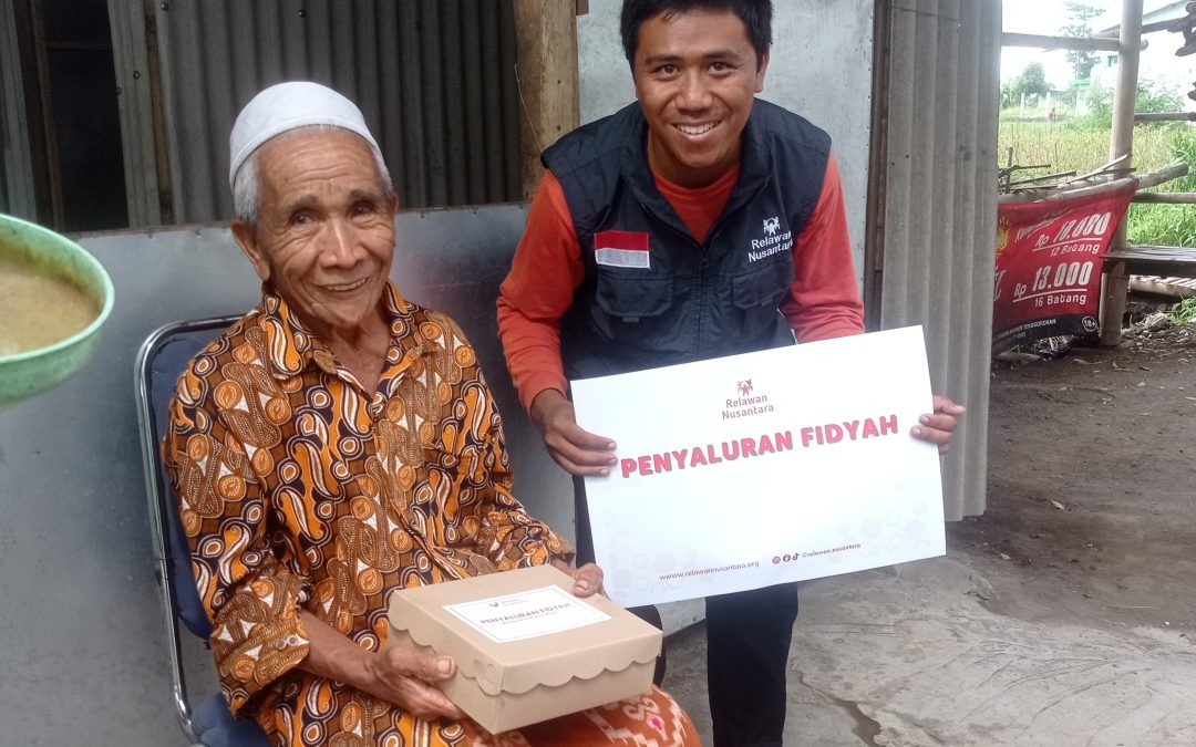 LUASKAN MANFAAT, RELAWAN NUSANTARA SALURKAN 55 PAKET FIDYAH UNTUK LANSIA DHUAFA DI JEMBER
