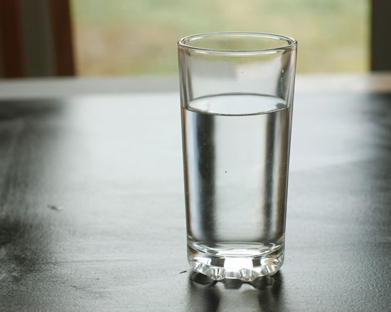 Cara Mengatasi Haus dan Dehidrasi Saat Puasa, Simpel Tapi Efektif!