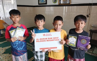 Luaskan Manfaat: Relawan Nusantara Salurkan Qur’an dan Iqra untuk Santri di Pelosok Cipicung Hilir