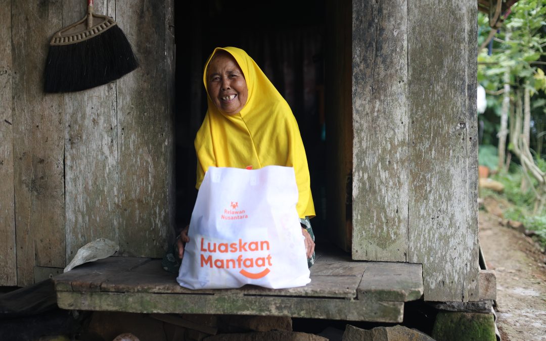 Senyum di Ujung Desa: Kehangatan untuk Lansia Garut Selatan