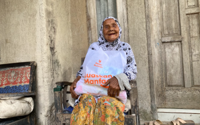 Relawan Nusantara Berbagi Kebahagiaan Bersama Lansia di Cirebon