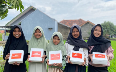 Bermain dan Berbagi Bahagia Bersama Santri Yatim dan Dhuafa di Cirebon