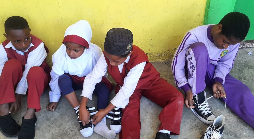 Menapaki Mimpi dari Pegunungan Papua: Sepasang Sepatu untuk Pendidikan