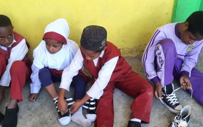 Menapaki Mimpi dari Pegunungan Papua: Sepasang Sepatu untuk Pendidikan