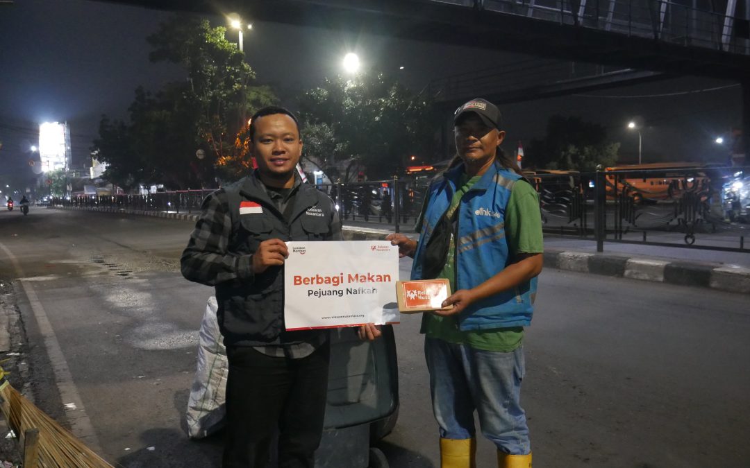 Mengusir Dingin dengan Kebaikan: 100 Paket Sarapan untuk Pejuang Nafkah di Kota Bandung
