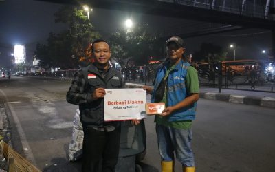 Mengusir Dingin dengan Kebaikan: 100 Paket Sarapan untuk Pejuang Nafkah di Kota Bandung