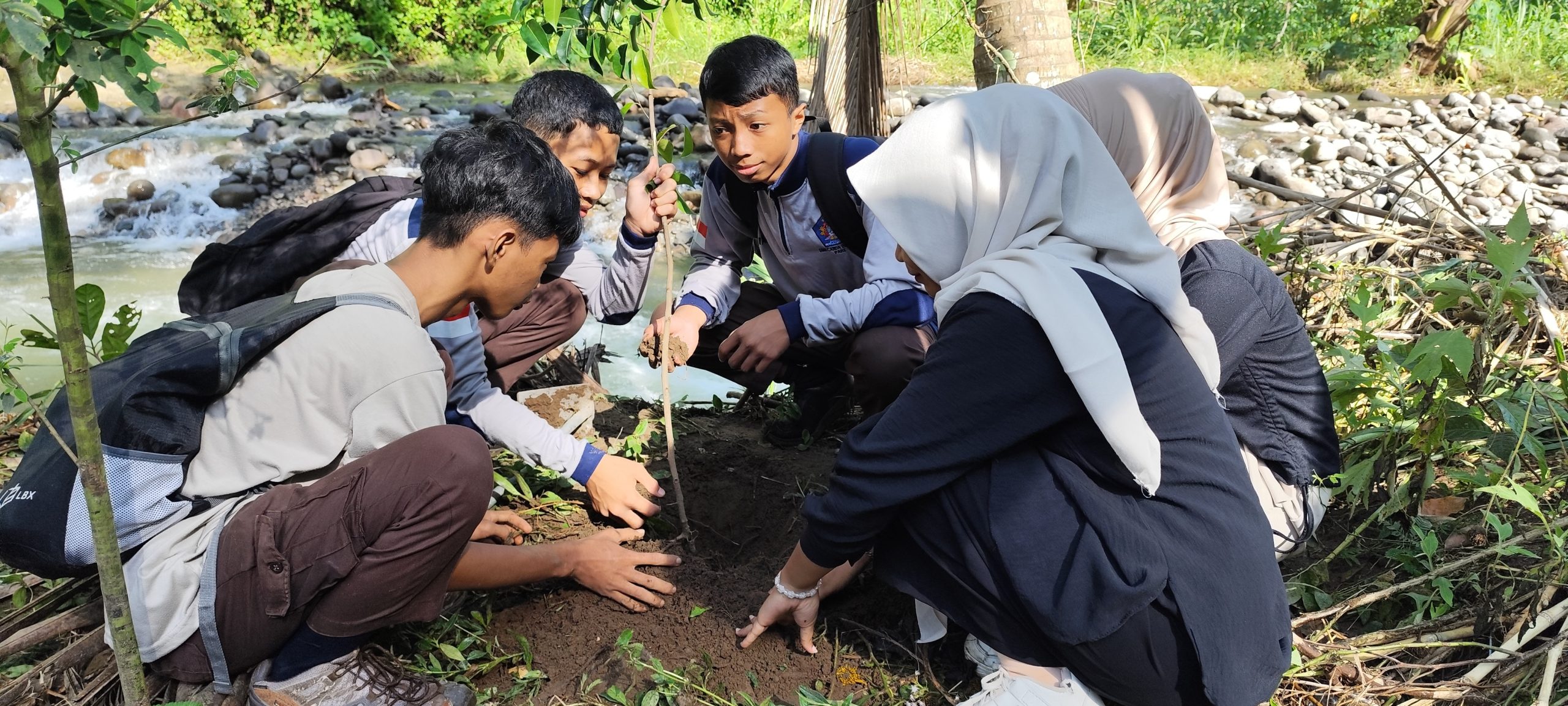 1. Header Lingkungan (1)