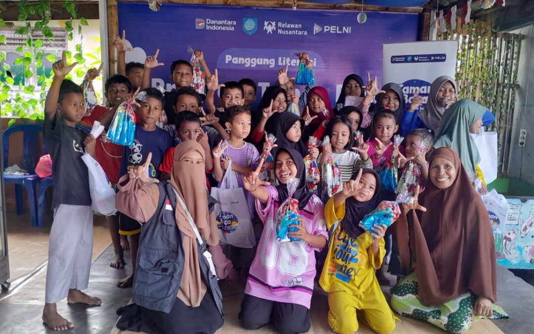 Relawan Nusantara Bagikan PMT dan Dampingi Anak-Anak Belajar di Taman Baca Umi Ternate