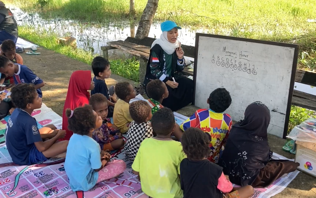 Bingkisan Cinta: Meneladani Tradisi Menghormati Guru