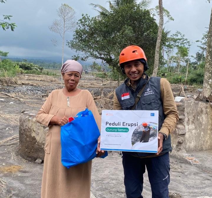 Merangkul Harapan: BFI Finance dan Relawan Nusantara Hadir untuk Penyintas Erupsi Semeru