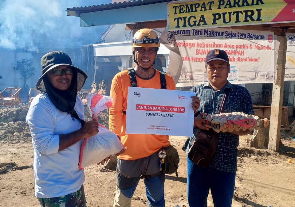 Relawan Nusantara Ringankan Beban Penyintas Banjir di Lubuk Lukum, Padang.