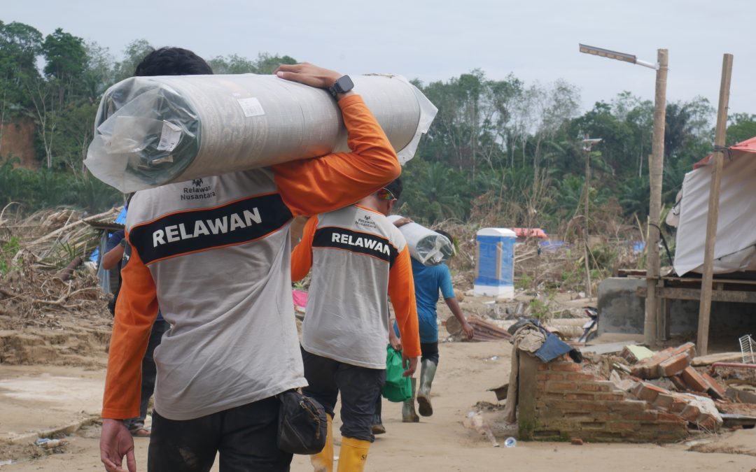 Relawan Nusantara Salurkan Karpet Masjid untuk Warga Aceh Tamiang