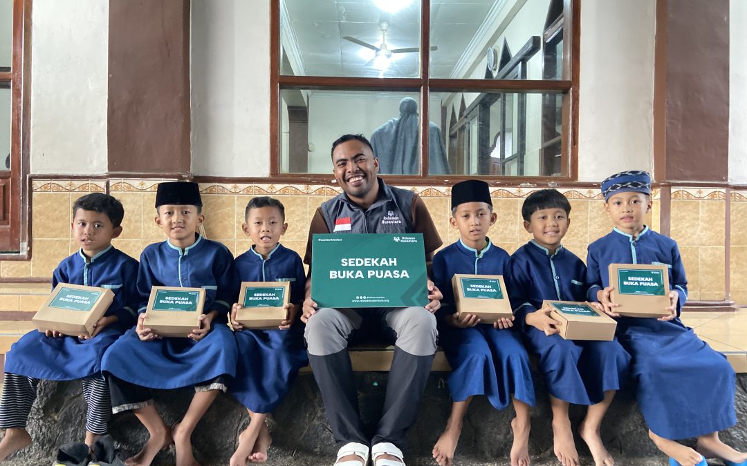 Sedekah Buka Puasa untuk 200 Santri Yatim dan Dhuafa di Masjid Fathul Khoir Cibiru, Hangatkan Ramadhan dengan Kebersamaan
