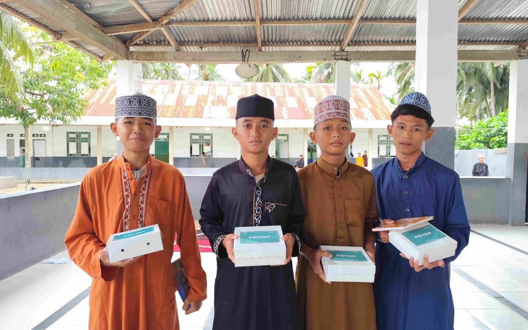 Penyaluran 100 Paket Fidyah untuk Santri di Gorontalo Utara: Relawan Nusantara Hadirkan Iftar Penuh Keberkahan