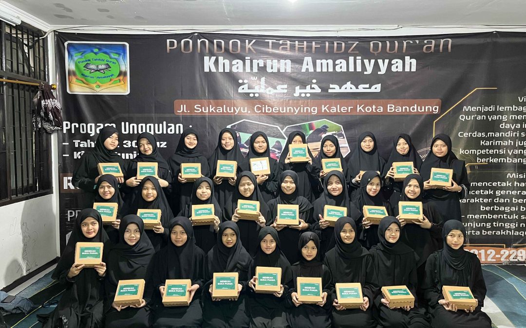 Sedekah Buka Puasa untuk Santri Yatim dan Dhuafa di Bandung: 100 Paket Iftar Hadirkan Kebahagiaan di Pondok Khairun Amaliyah
