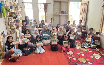 Penyaluran Makanan Siap Saji untuk Lansia dan Dhuafa di Bandung Barat: Kepedulian yang Menghangatkan Kampung Cilengsar