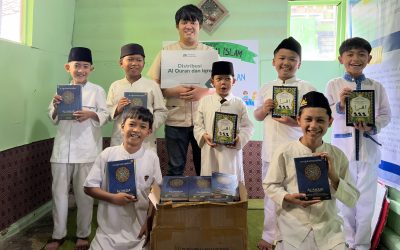 Relawan Nusantara Salurkan Puluhan Al-Qur’an dan Iqra untuk Santri MDTU Syababul Quran Sumedang