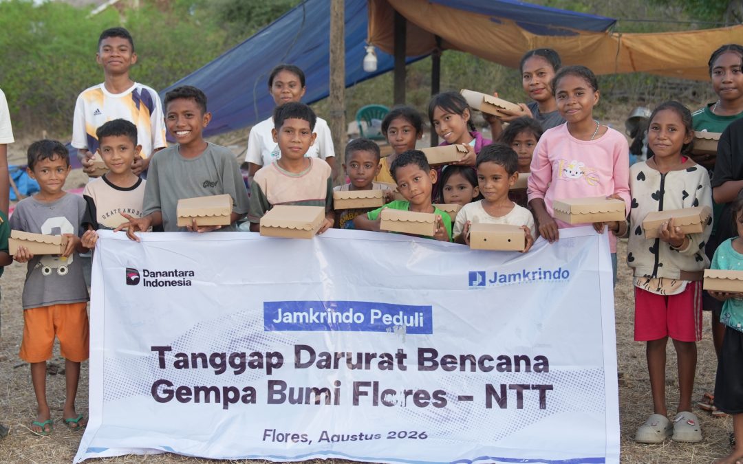 Jamkrindo melalui Relawan Nusantara Salurkan Hygiene Kit dan Makanan Siap Saji untuk Penyintas Gempa Flores NTT
