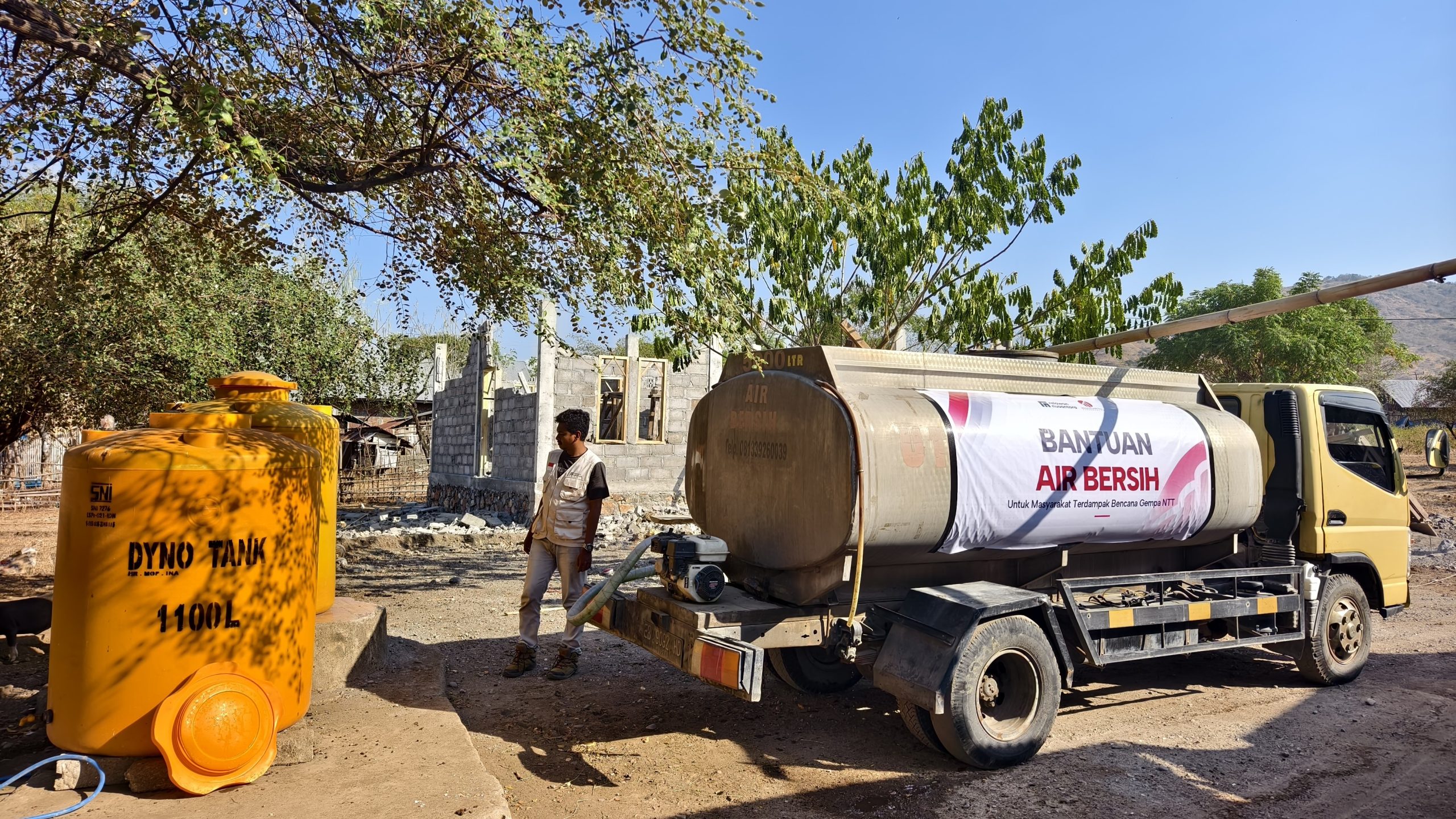 distribusi-40000-liter-air-bersih-nagekeo-relawan-nusantara Penyiapan distribusi 40.000 liter bantuan air bersih Nagekeo untuk masyarakat terdampak.