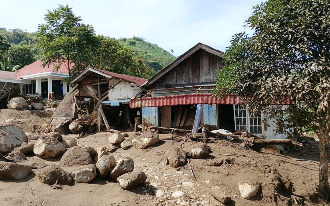 Secangkir Kehangatan untuk Mereka yang Bertahan di Tengah Galodo Solok
